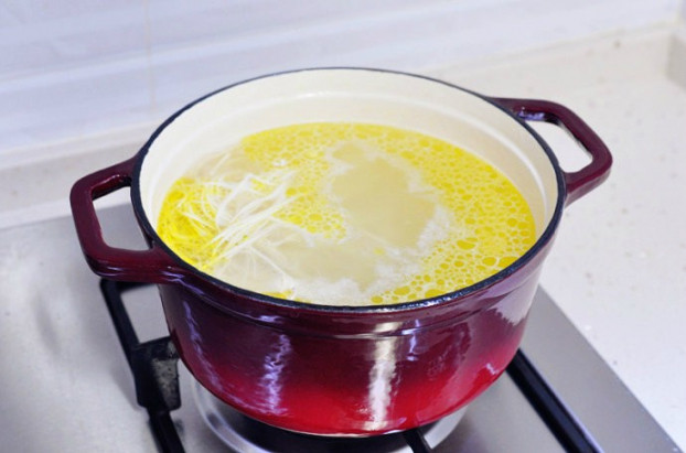 Trổ tài nấu mì gà xé ngon tuyệt đỉnh cho bữa sáng 