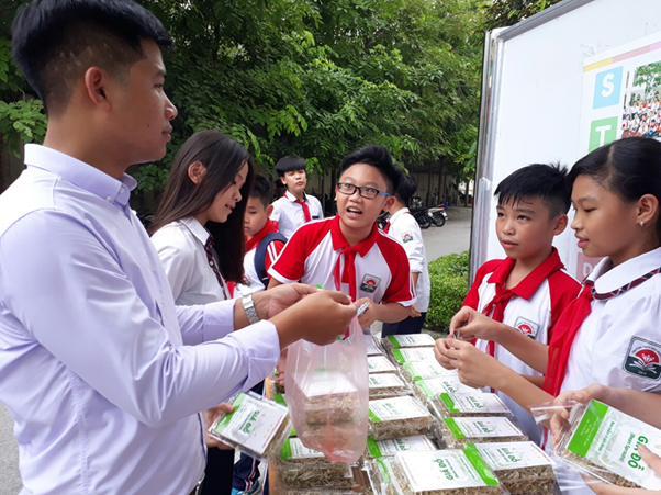 Nhóm Truyền thông tư vấn bản sản phẩm cho các thầy cô, PHHS Nhóm Truyền thông tư vấn bản sản phẩm cho các thầy cô, PHHS