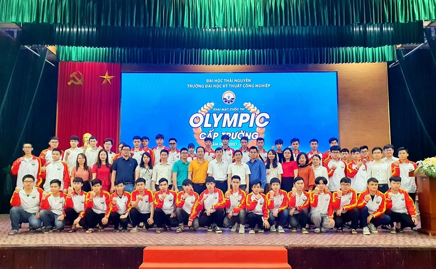 Kì thi Olympic Cơ học năm 2022 đã thu hút gần 400 sinh viên tham dự