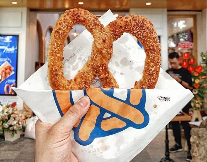 Công thức làm bánh xoắn Pretzel đang hút hồn giới trẻ Hà Nội