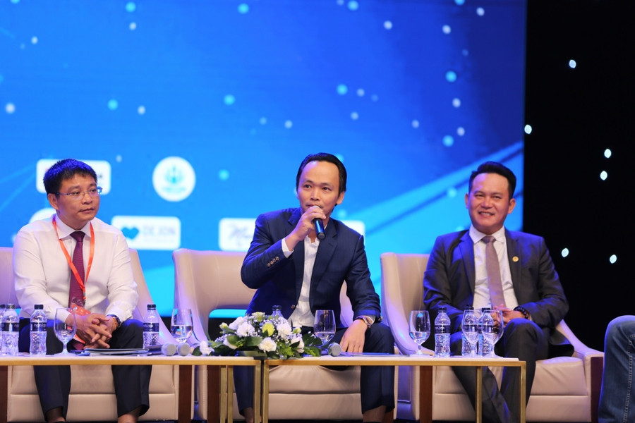 Ông Trịnh Văn Quyết (ở giữa) chia sẻ tại Diễn đàn khởi nghiệp quốc gia 2019. Ảnh: flc.vn