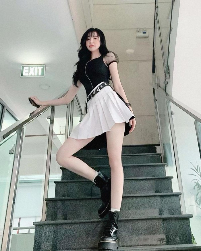 Học cách phối trang phục cổ điển và hiện đại của dàn mỹ nhân Việt ảnh 13 Học cách phối trang phục cổ điển và hiện đại của dàn mỹ nhân Việt ảnh 13