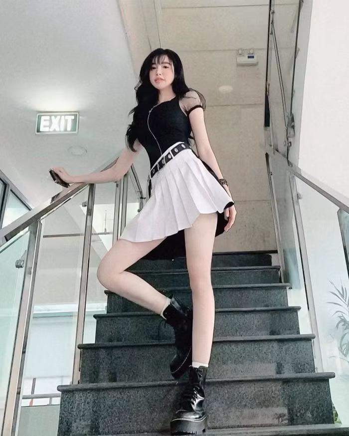 Học cách phối trang phục cổ điển và hiện đại của dàn mỹ nhân Việt ảnh 13