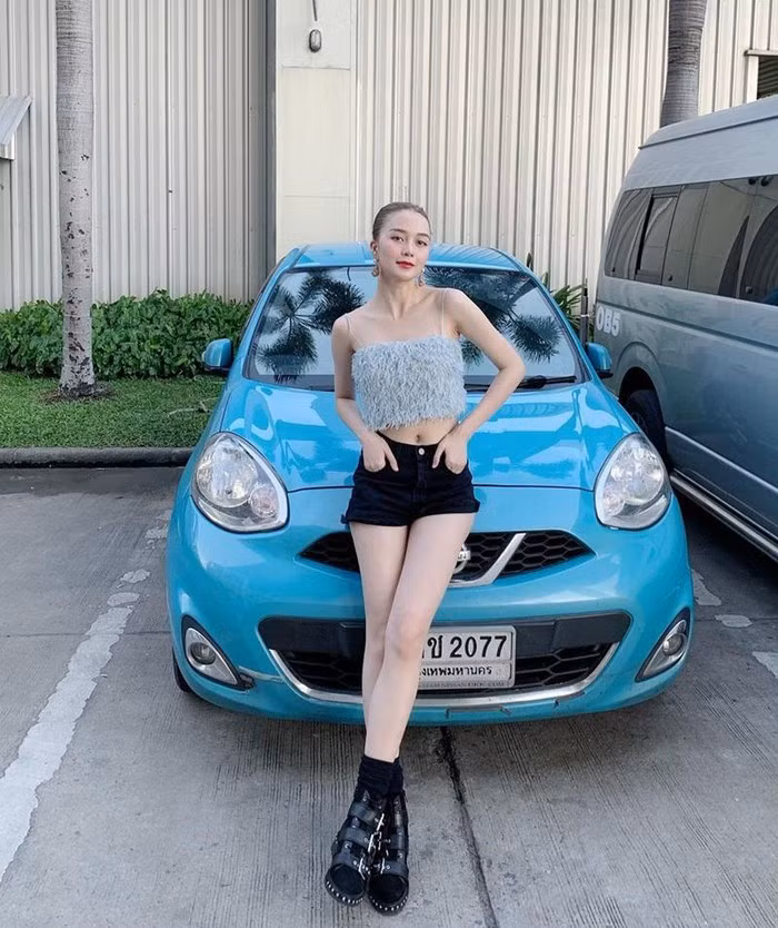 Học cách phối trang phục cổ điển và hiện đại của dàn mỹ nhân Việt ảnh 8