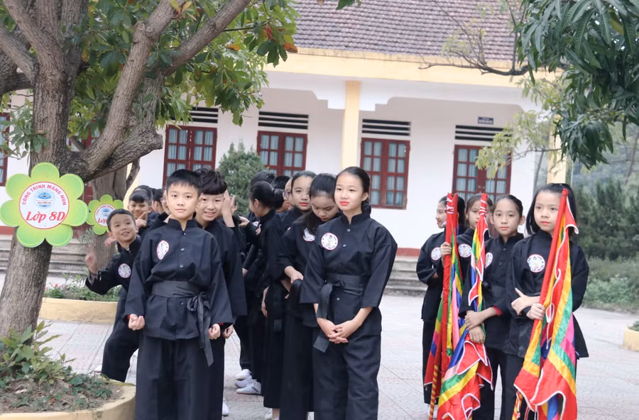 Các vận động viên của các trường học trong thành phố.