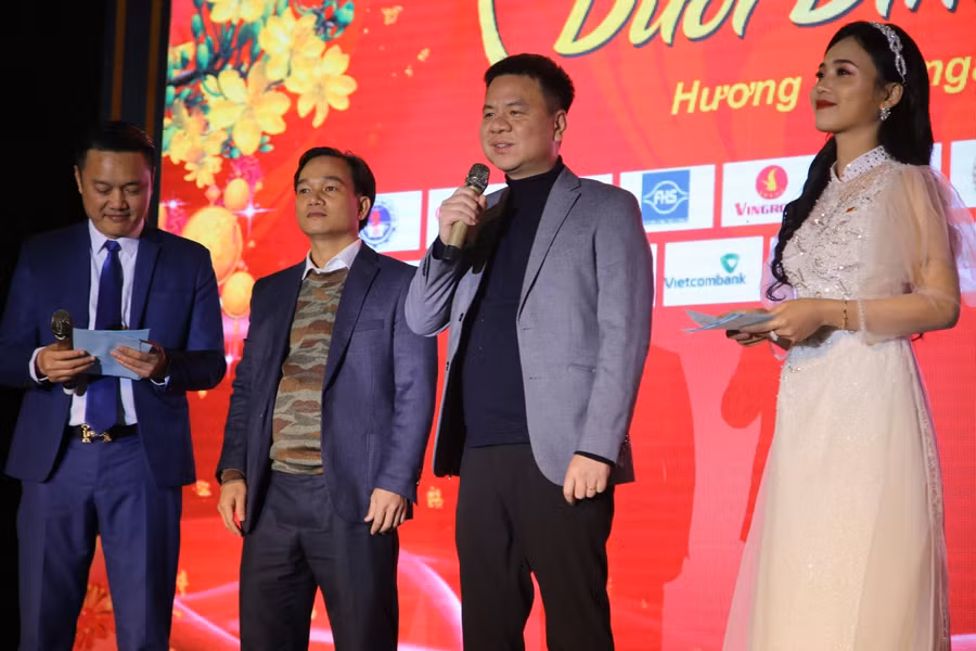 Nhà báo Triệu Ngọc Lâm, Tổng biên tập Báo Giáo dục và Thời đại chia sẻ tại Chương trình.