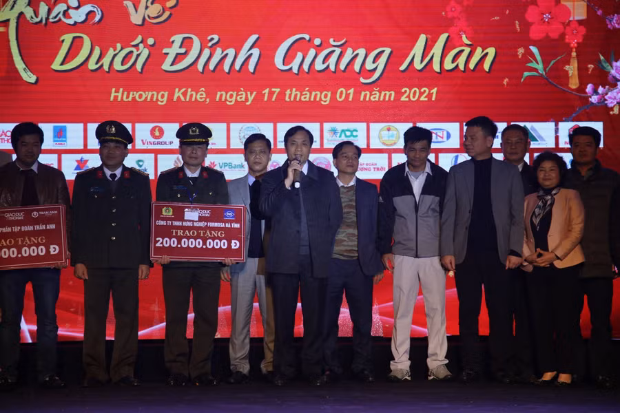 Các đơn vị trao những phần hỗ trợ nhiều ý nghĩa.