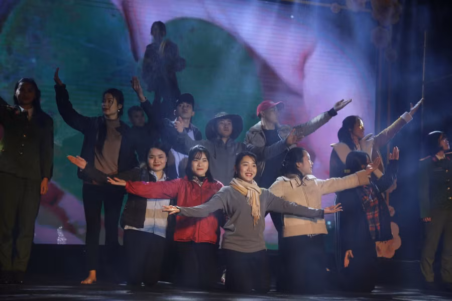 Chương trình nghệ thuật được mở đầu chương trình.