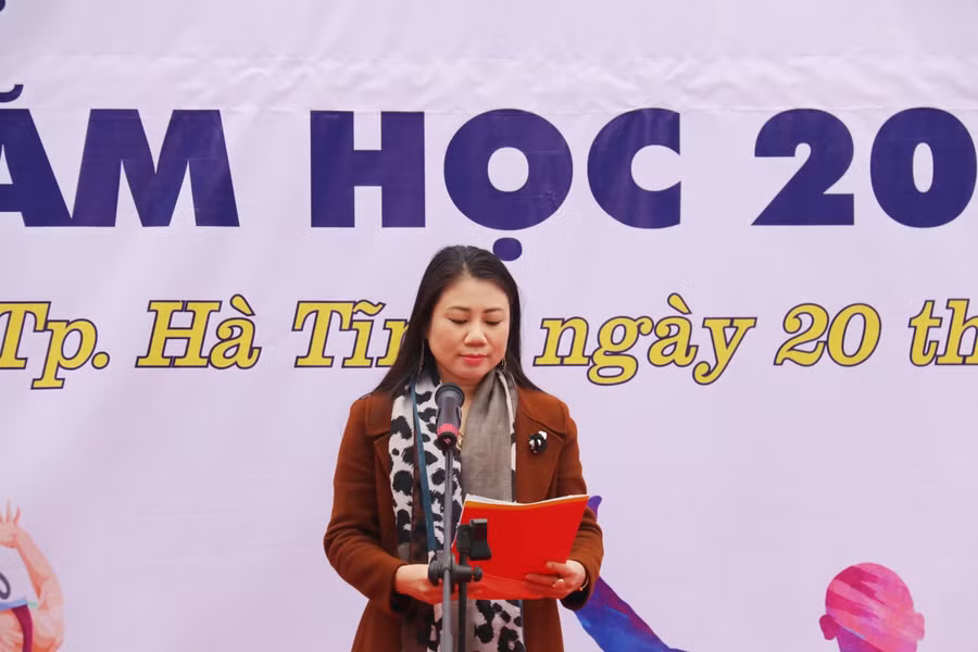 Bà Trần Thị Thủy Nga, Trưởng Phòng GD&amp;ĐT thành phố Hà Tĩnh.