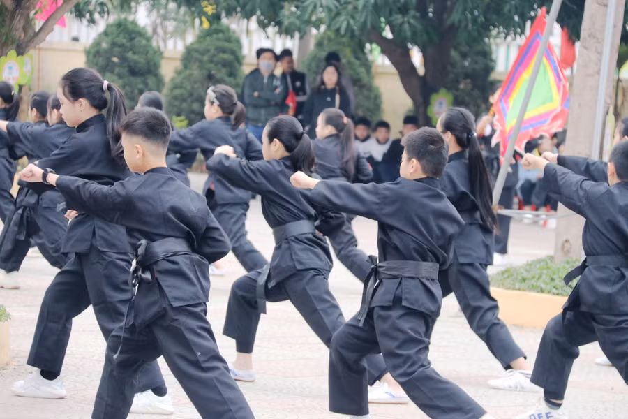 Màn biểu diễn tập thể của các vận động viên.