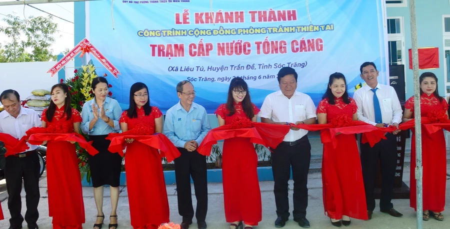 Cắt băng khánh thành Trạm xử lý nước mặn thành nước ngọt đầu tiên của tỉnh Sóc Trăng.