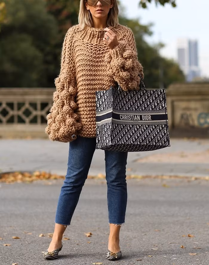 Nằm lòng quy tắc diện quần jeans ống loe phù hợp với vóc dáng từng chị em