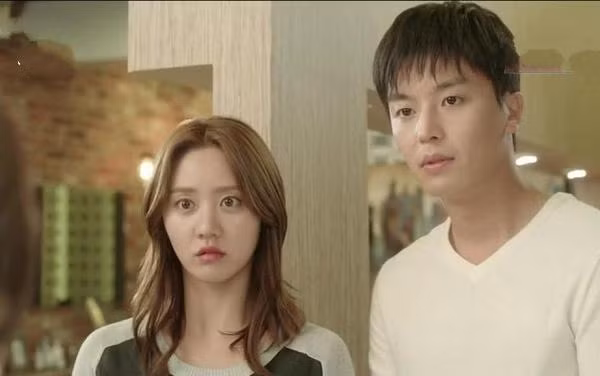 dien bien bat ngo khi co dau moi dan dung "dau hieu trinh tiet" sau dem tan hon hinh anh 2