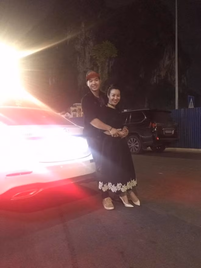 Những thông tin cực kỳ hiếm hoi về nữ doanh nhân vừa trở thành vợ Á vương Trương Nam Thành lớn hơn chồng 15 tuổi-5