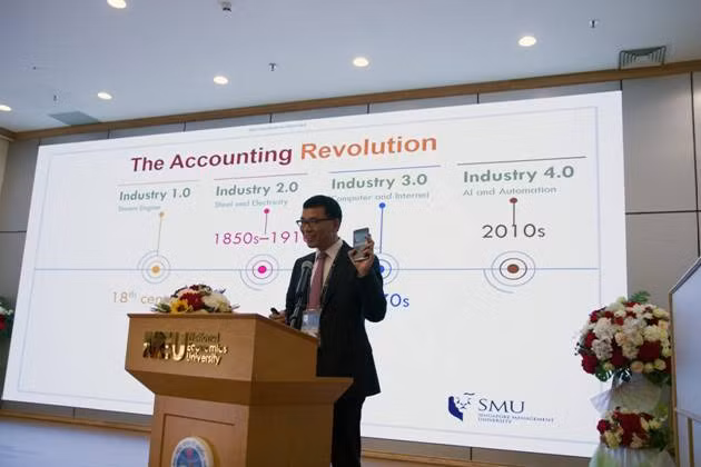 Tiến sĩ Wang Jiwei, trường Đại học quản trị Singapore chia sẻ về cách mạng trong ngành kế toán – kiểm toán 4.0 Tiến sĩ Wang Jiwei, trường Đại học quản trị Singapore chia sẻ về cách mạng trong ngành kế toán – kiểm toán 4.0