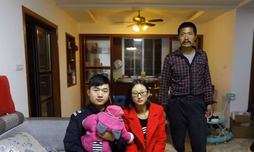 ngu gam cau, ong bo 17 nam gom rac mua duoc 3 can ho hinh anh 3