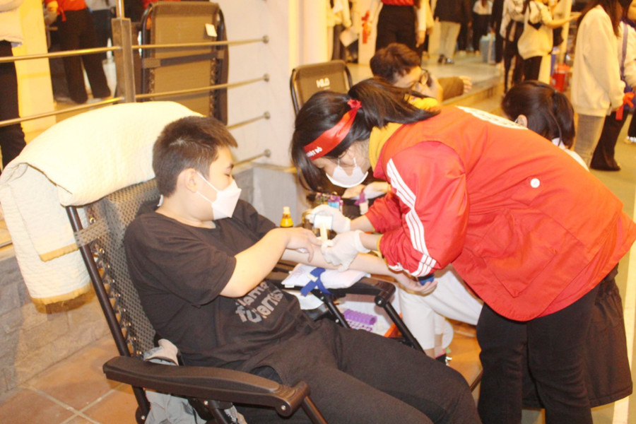 Ngày chủ nhật đỏ được tổ chức tại trường Đại học Kinh tế và QTKD - Đại học Thái Nguyên. Ngày chủ nhật đỏ được tổ chức tại trường Đại học Kinh tế và QTKD - Đại học Thái Nguyên.