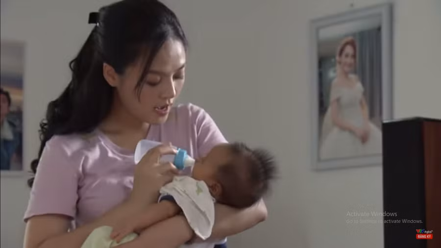 "Về nhà đi con" tập 63 Preview: Chị Huệ hát ru da diết...