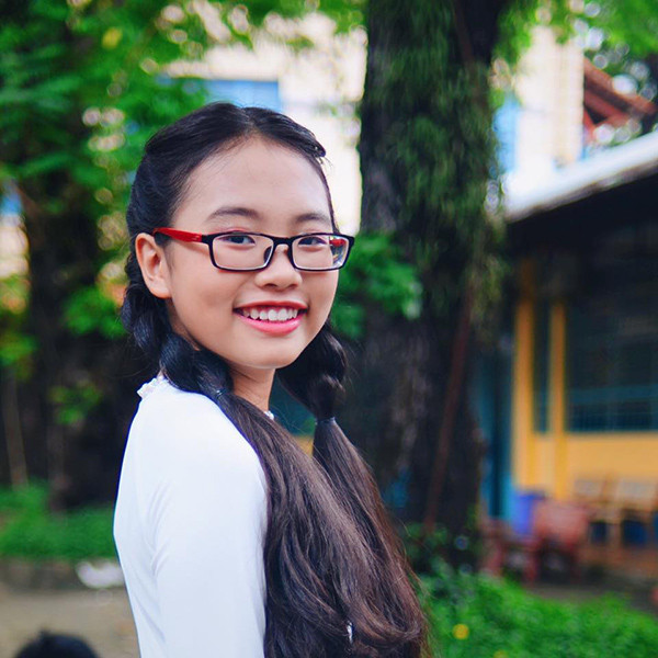 Bên cạnh đó, Phương Mỹ Chi cũng không quên chúc các anh chị lớp 12 chuẩn bị thi Đại học đạt kết quả cao.