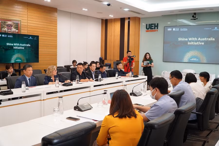 Bà Rebecca Ball, Tham tán thương mại cấp cao, Cơ quan Thương mại và Đầu tư Chính phủ Australia tại Việt Nam thông tin về chương trình.