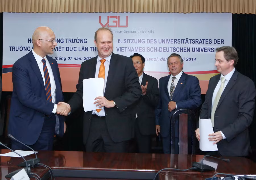 Thỏa thuận hợp tác giữa VGU với đối tác sẽ mang đến nhiều cơ hội học bổng, thực tập cho sinh viên
