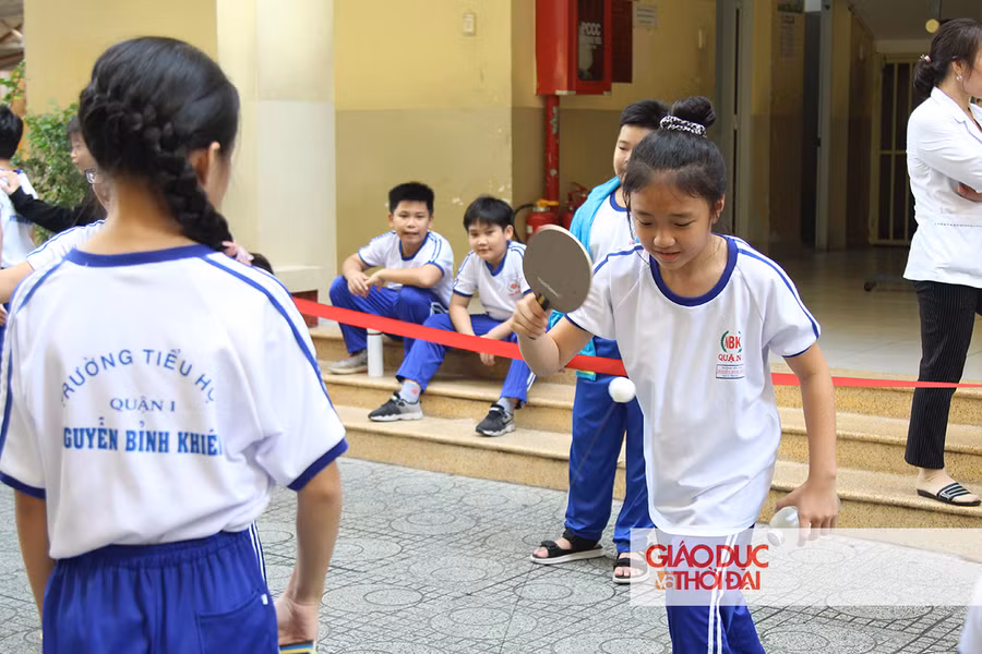 Sôi động ngày hội khoa học của học sinh trường Nguyễn Bỉnh Khiêm (TP.HCM) ảnh 4