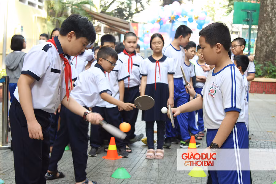 Ngoài các khu thí nghiệm, học sinh còn rất hứng thú với các trò chơi vận động.