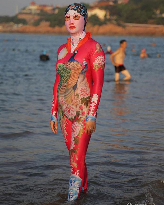 Sốc với hình ảnh “gái ngoan đoan chính” đi biển ảnh 8 Sốc với hình ảnh “gái ngoan đoan chính” đi biển - Hình 8