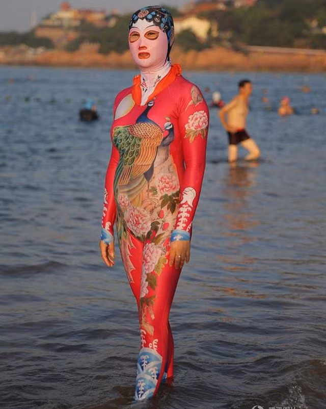 Sốc với hình ảnh “gái ngoan đoan chính” đi biển ảnh 8 Sốc với hình ảnh “gái ngoan đoan chính” đi biển - Hình 8