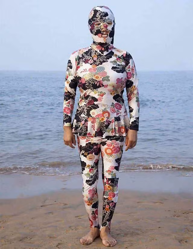 Sốc với hình ảnh “gái ngoan đoan chính” đi biển ảnh 6 Sốc với hình ảnh “gái ngoan đoan chính” đi biển - Hình 6