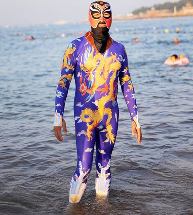 Sốc với hình ảnh “gái ngoan đoan chính” đi biển ảnh 3 Sốc với hình ảnh “gái ngoan đoan chính” đi biển - Hình 3