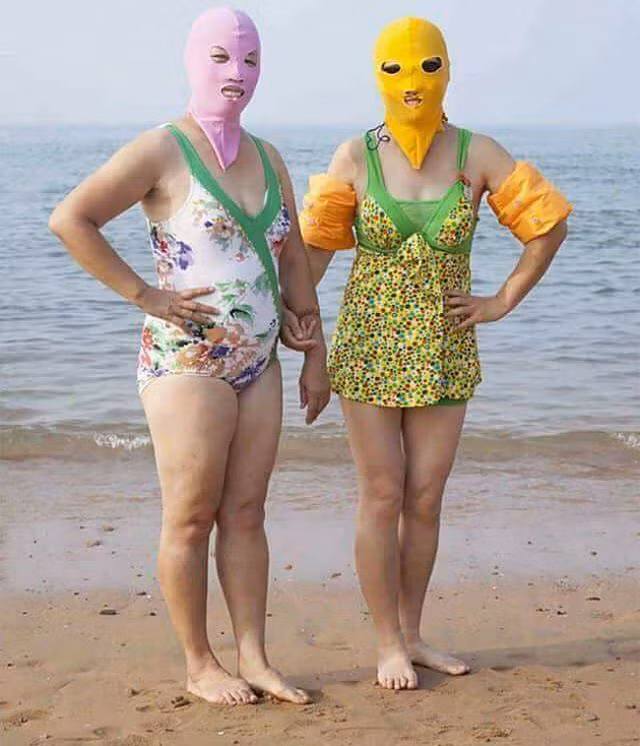 Sốc với hình ảnh “gái ngoan đoan chính” đi biển ảnh 4 Sốc với hình ảnh “gái ngoan đoan chính” đi biển - Hình 4