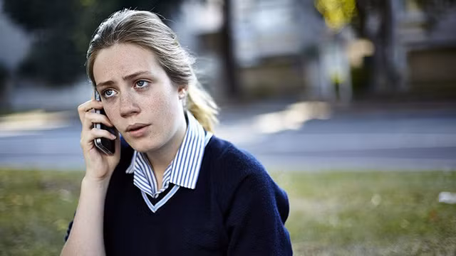  Liên tục gọi điện cho đối phương: Điều này không chỉ khiến tình hình tồi tệ hơn mà có thể đặt bạn vào tình huống khó xử. Bạn có thể xóa số điện thoại của “người cũ” hoặc đơn giản là tập trung hơn cho cuộc sống của mình. 