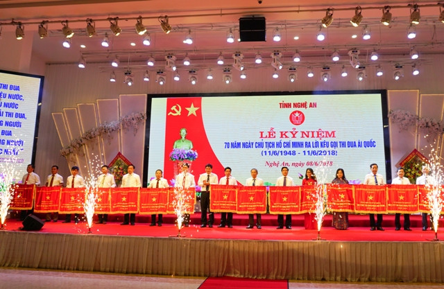 15 đơn vị xuất sắc trong phong trào thi đua yêu nước nhận Cờ của Chính phủ