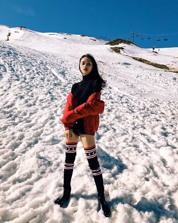 Khoe đồ hàng hiệu bạc tỷ, Hoa hậu Hương Giang giàu cỡ nào?