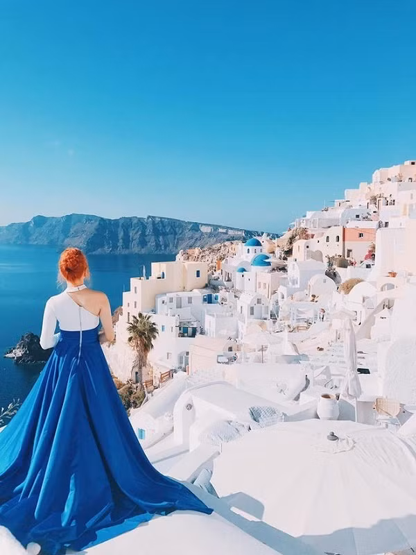 Khoe đồ hàng hiệu bạc tỷ, Hoa hậu Hương Giang giàu cỡ nào?