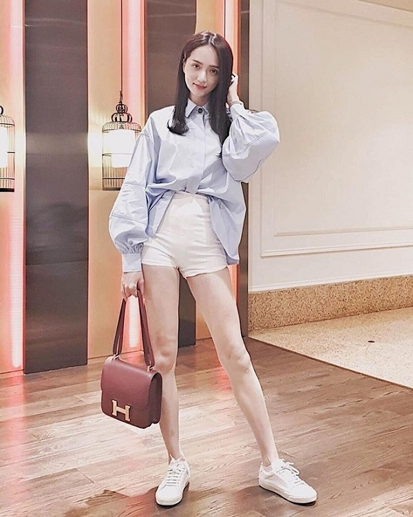 Khoe đồ hàng hiệu bạc tỷ, Hoa hậu Hương Giang giàu cỡ nào? ảnh 25 Khoe đồ hàng hiệu bạc tỷ, Hoa hậu Hương Giang giàu cỡ nào?