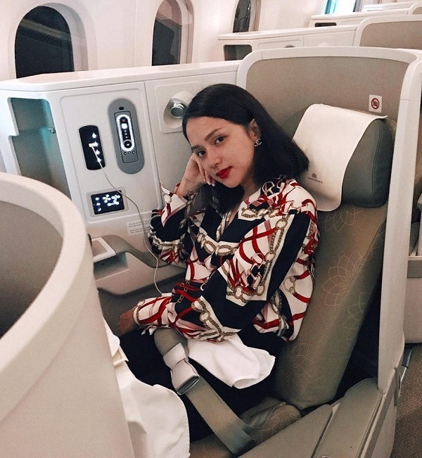 Khoe đồ hàng hiệu bạc tỷ, Hoa hậu Hương Giang giàu cỡ nào? ảnh 10 Khoe đồ hàng hiệu bạc tỷ, Hoa hậu Hương Giang giàu cỡ nào?