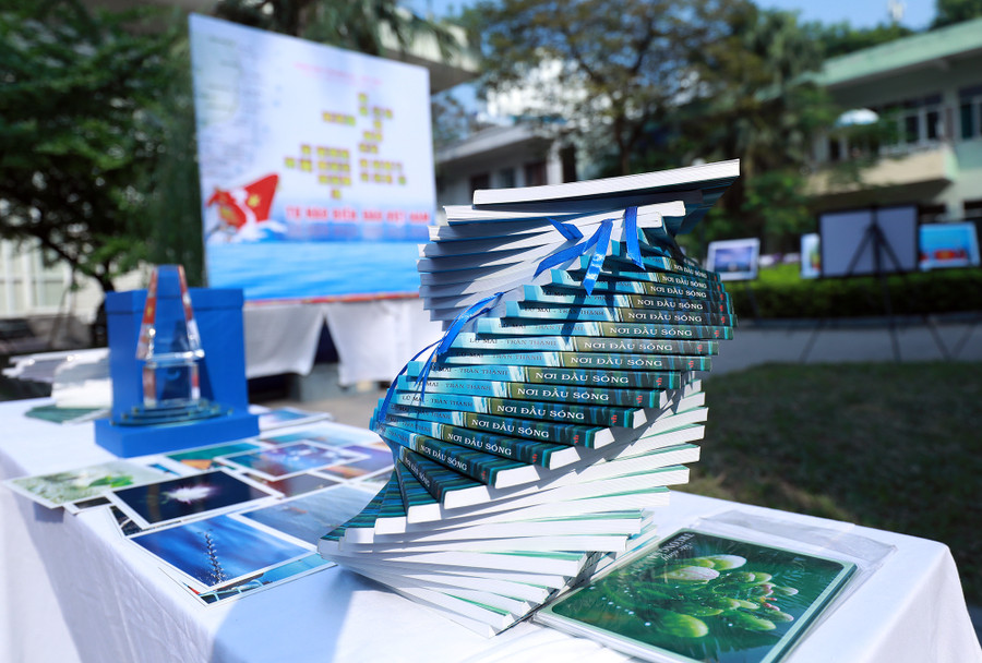 Không gian trưng bày sách hấp dẫn tại sự kiện