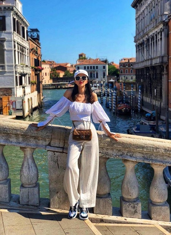 Khoe đồ hàng hiệu bạc tỷ, Hoa hậu Hương Giang giàu cỡ nào? ảnh 15 Khoe đồ hàng hiệu bạc tỷ, Hoa hậu Hương Giang giàu cỡ nào?