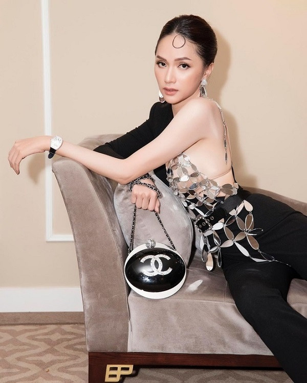 Khoe đồ hàng hiệu bạc tỷ, Hoa hậu Hương Giang giàu cỡ nào? ảnh 23 Khoe đồ hàng hiệu bạc tỷ, Hoa hậu Hương Giang giàu cỡ nào?