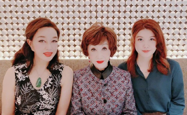 Luu Hieu Khanh bi che nhao vi photoshop anh qua da hinh anh 2 