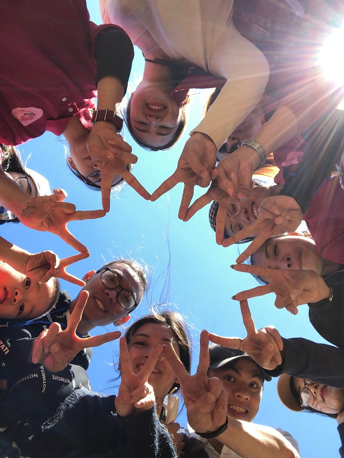 Từng thành viên trong Hành trình nối vòng tay lớn đều tin tưởng: Chỉ cần chung lòng, chung một điểm đến yêu thương, hành trình nào cũng đong đầy những hạnh phúc