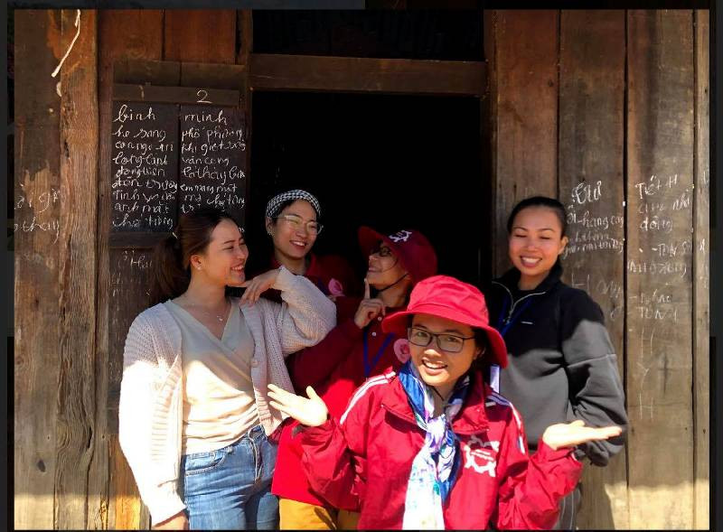 Hạnh phúc chỉ giản đơn là cùng nhau mỉm cười với những gì tốt đẹp mà sức trẻ có thể mang tới cho cộng đồng Hạnh phúc chỉ giản đơn là cùng nhau mỉm cười với những gì tốt đẹp mà sức trẻ có thể mang tới cho cộng đồng