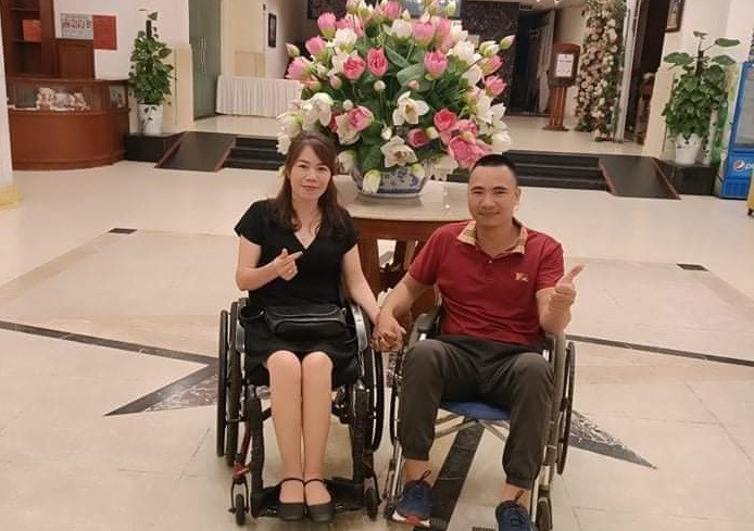 Anh Ma Văn Dựng và vợ.