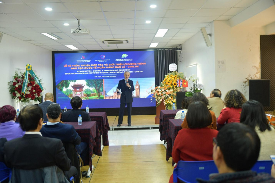 Ông Paul Griffith, nguyên Giám đốc chương trình Thạc sĩ Fintech của Trường Quản lý Normandie, Chủ tịch Danh dự của Viện RBI, Anh Quốc