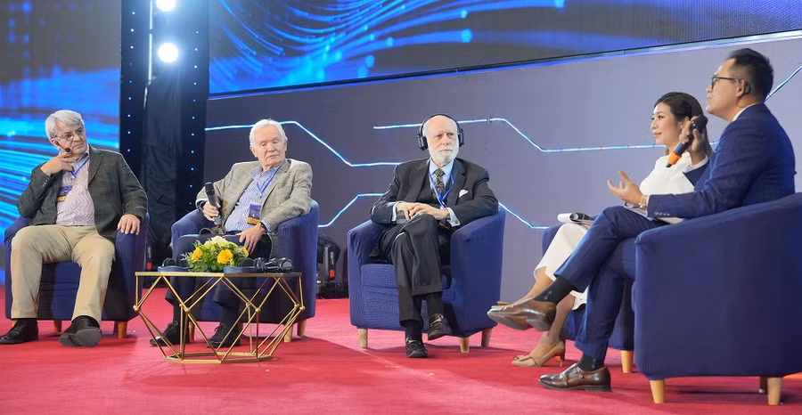 Buổi giao lưu là nơi các tân Chủ nhân giải thưởng của mùa thứ 2 chia sẻ về các công trình nghiên cứu và phát minh sáng chế.