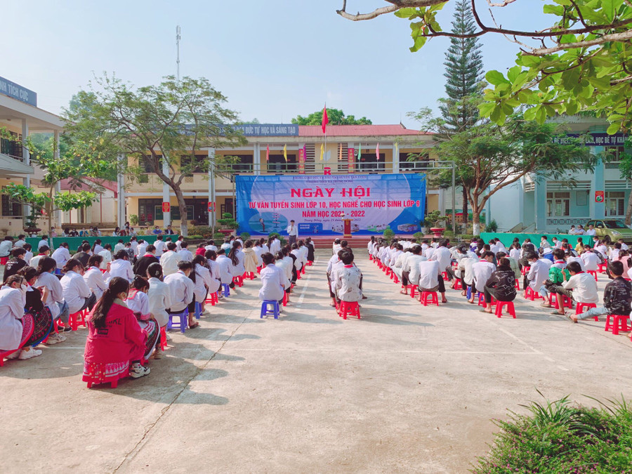 Các trường tổ chức Ngày hội tư vấn tuyển sinh lớp 10 nhằm phân luồng học sinh.