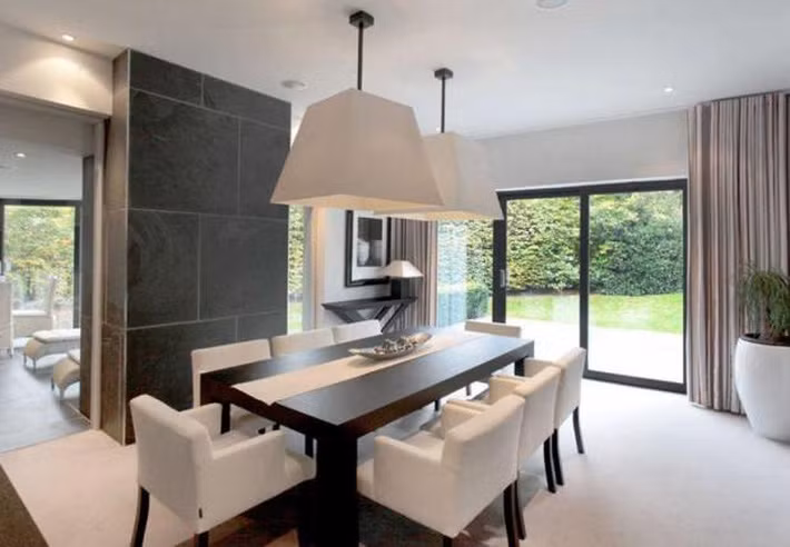 Lĩnh gần 300.000 bảng/tuần ở Man United, Pogba sống “sang chảnh” cỡ nào? ảnh 6