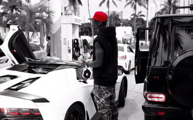 Lĩnh gần 300.000 bảng/tuần ở Man United, Pogba sống “sang chảnh” cỡ nào?